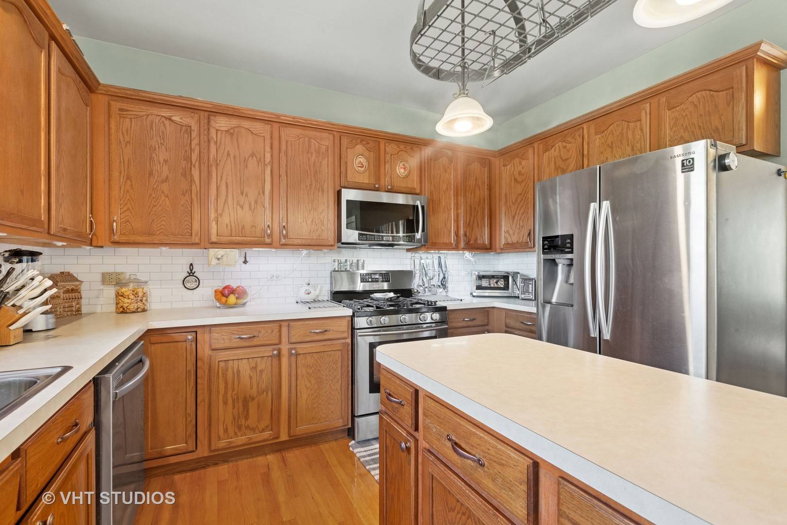 Oswego, IL 60543,387 Essex Drive