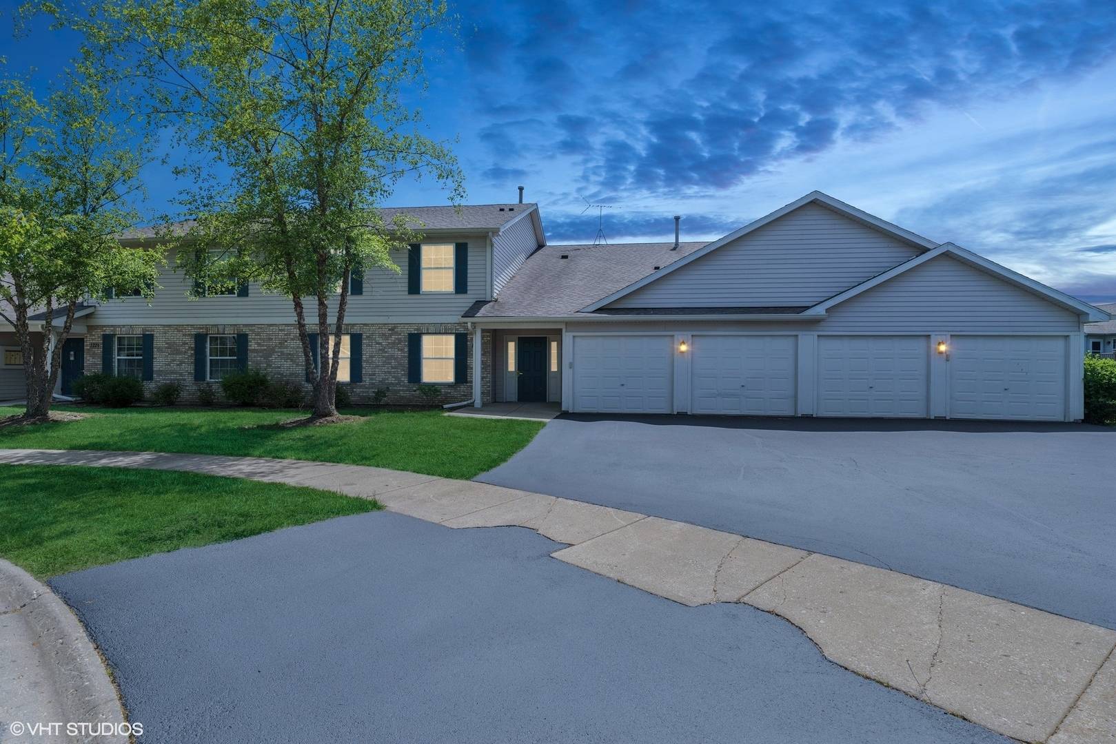 Round Lake Beach, IL 60073,1228 N Red Oak Circle #2