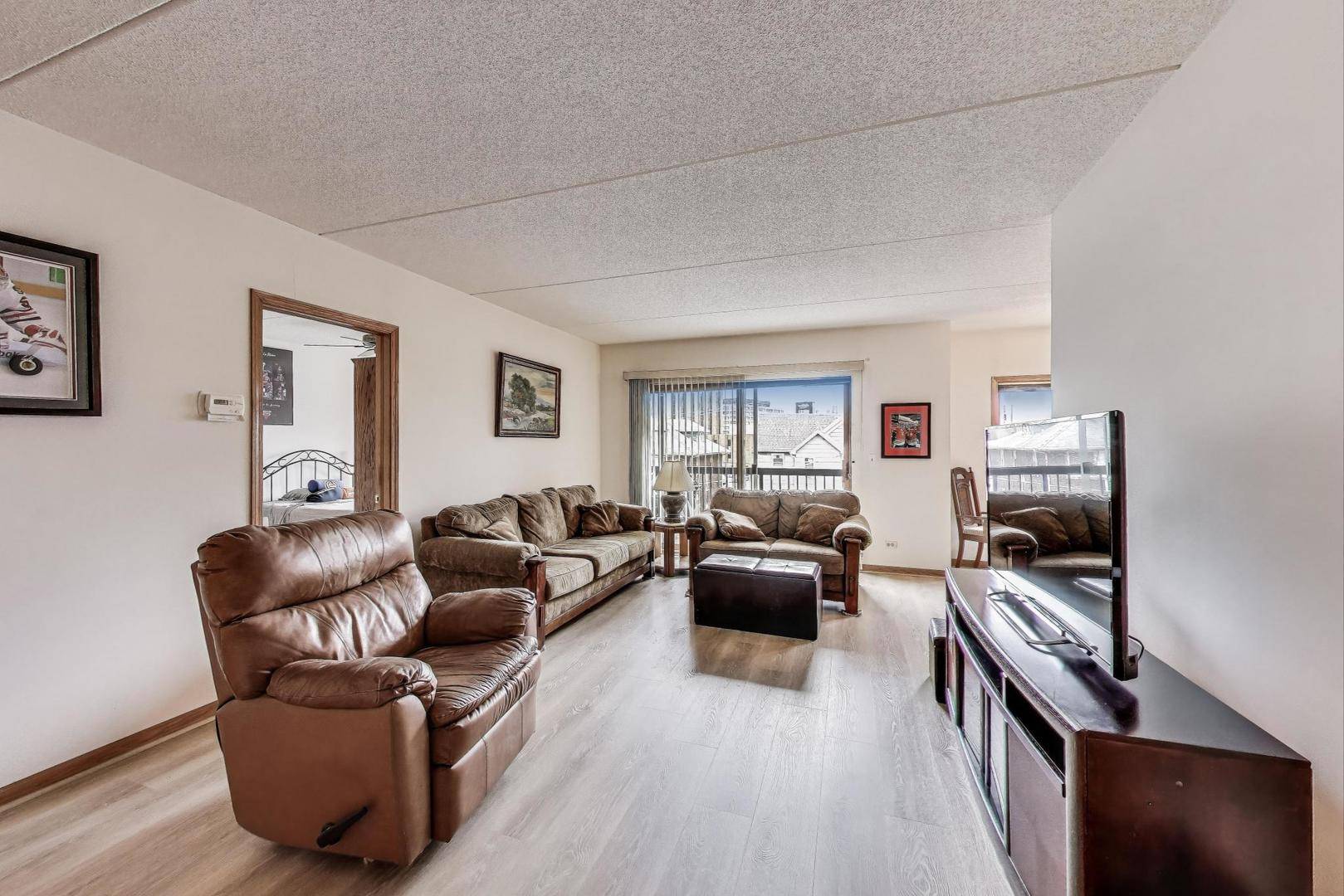 Des Plaines, IL 60016,1433 Perry Street #305