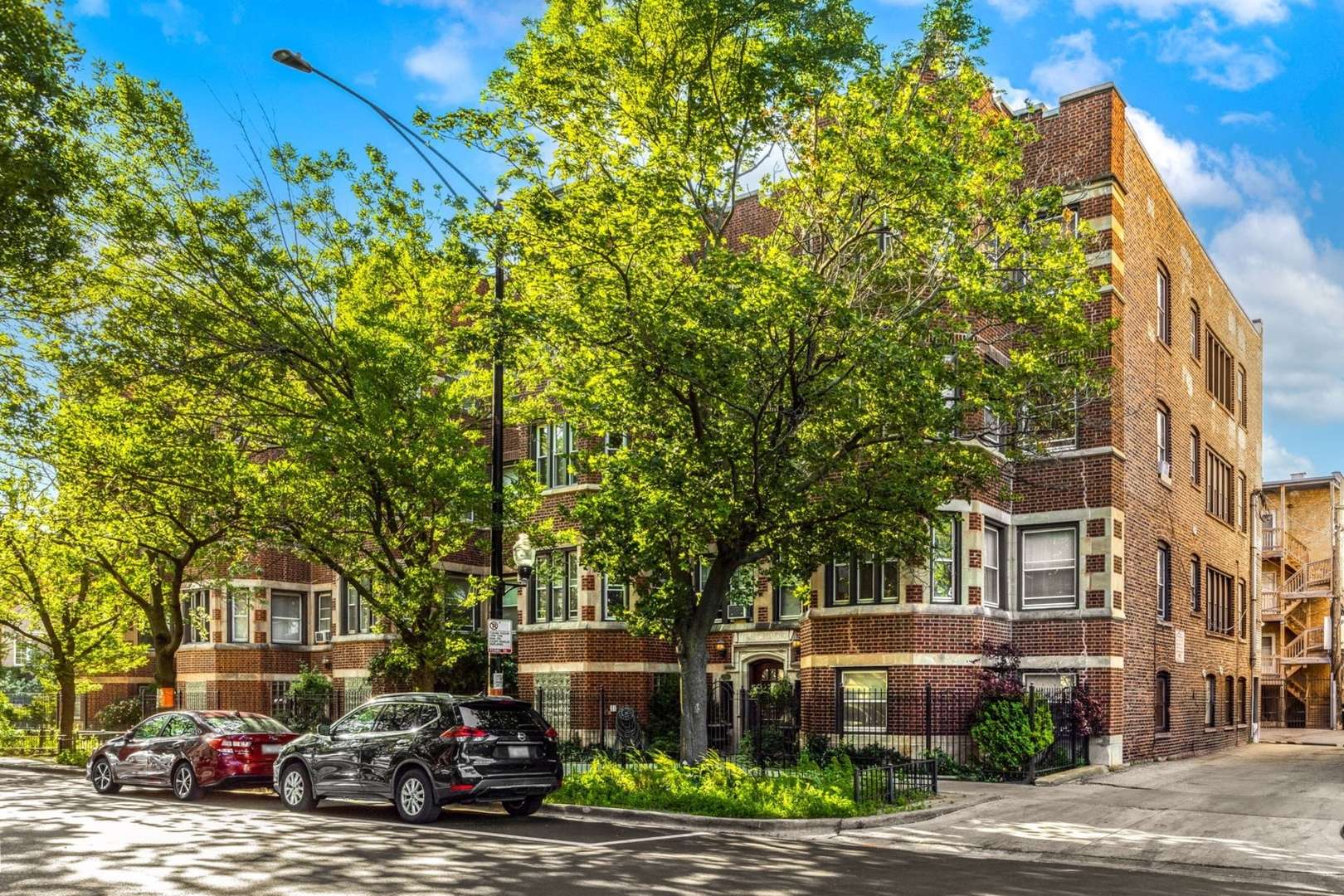 1252 W Pratt Boulevard #2, Chicago, IL 60626