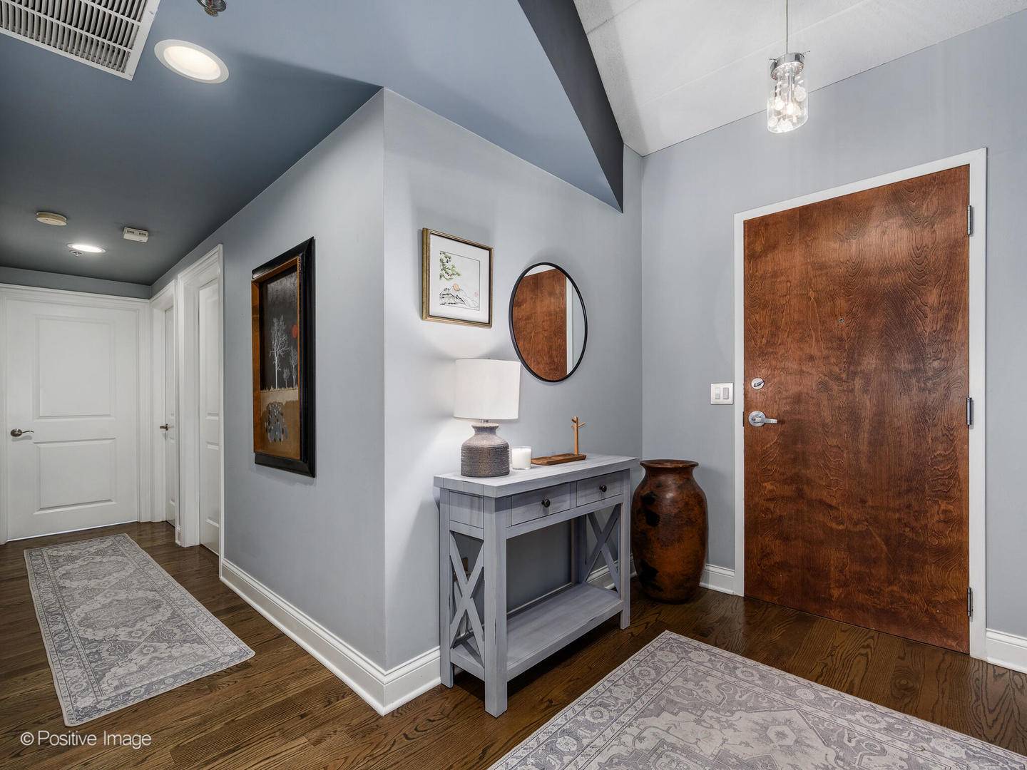 Chicago, IL 60613,1100 W Montrose Avenue #207