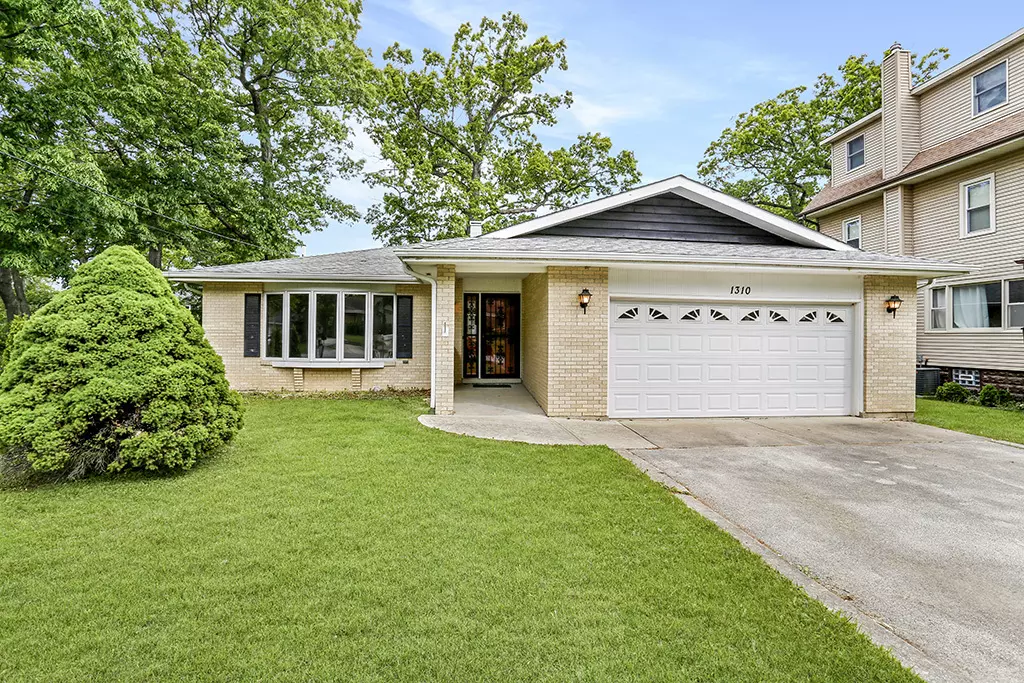 Willow Springs, IL 60480,1310 Vinewood Avenue