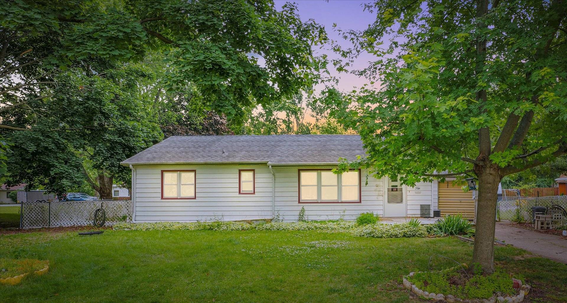 Paxton, IL 60957,10 Park Lawn Street