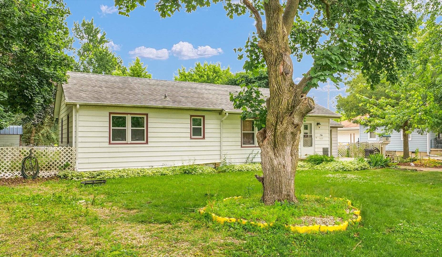 Paxton, IL 60957,10 Park Lawn Street