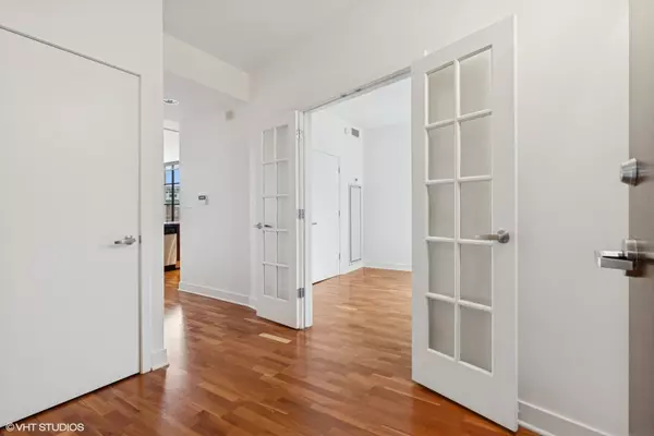 Chicago, IL 60654,744 N Clark Street #1004