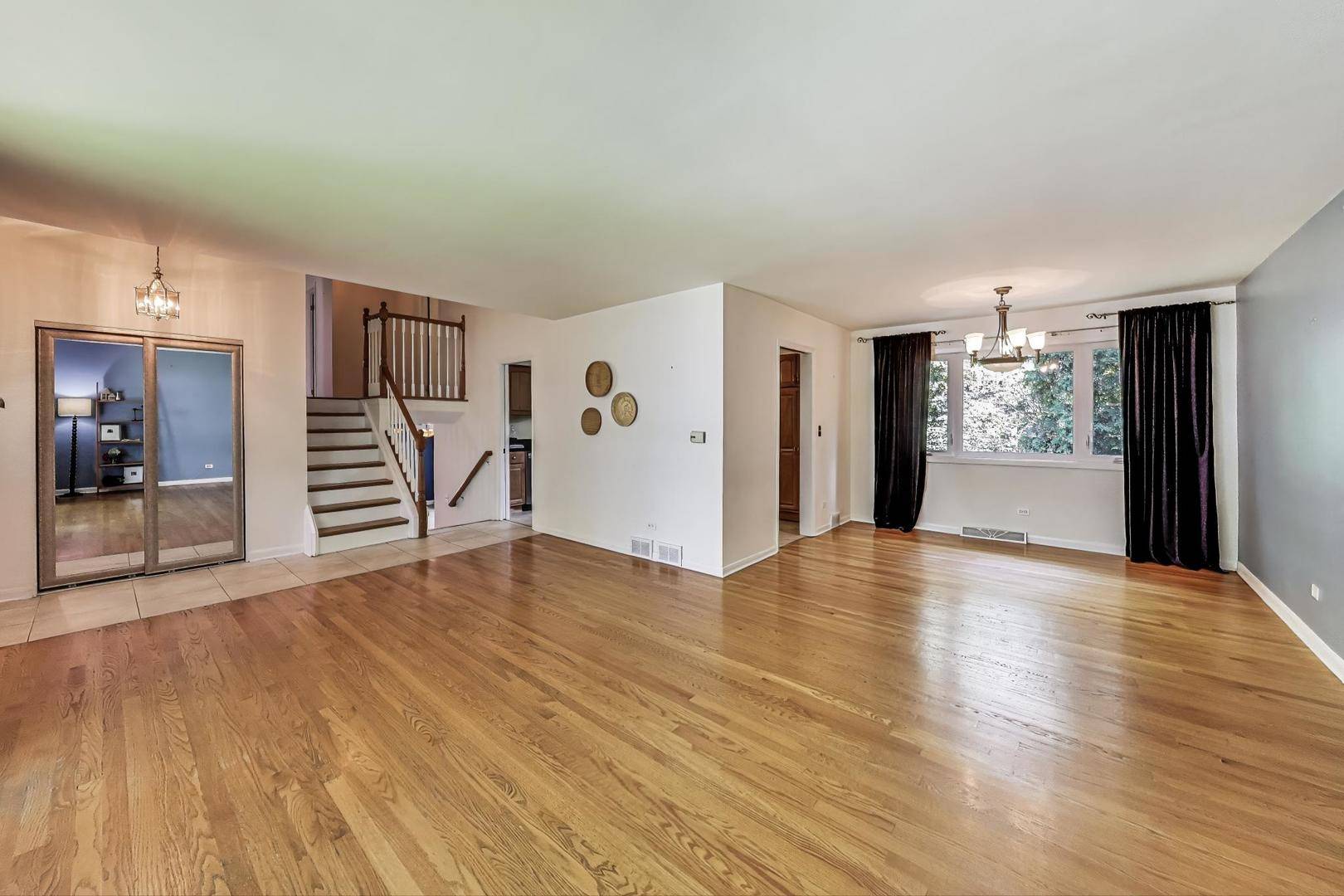 Mount Prospect, IL 60056,207 W Orchard Place