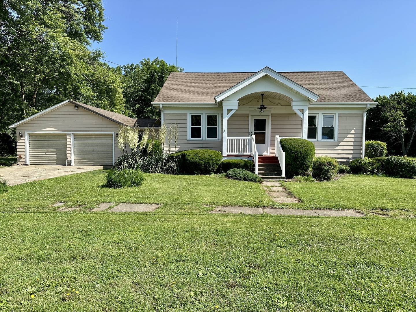 110 E Van Alstine Street, Secor, IL 61771
