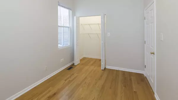 Chicago, IL 60647,1850 N Washtenaw Avenue #1