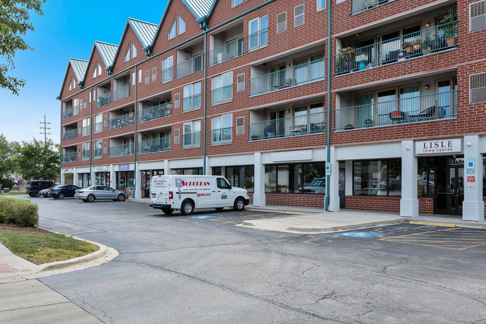 Lisle, IL 60532,1111 Burlington Avenue #108G