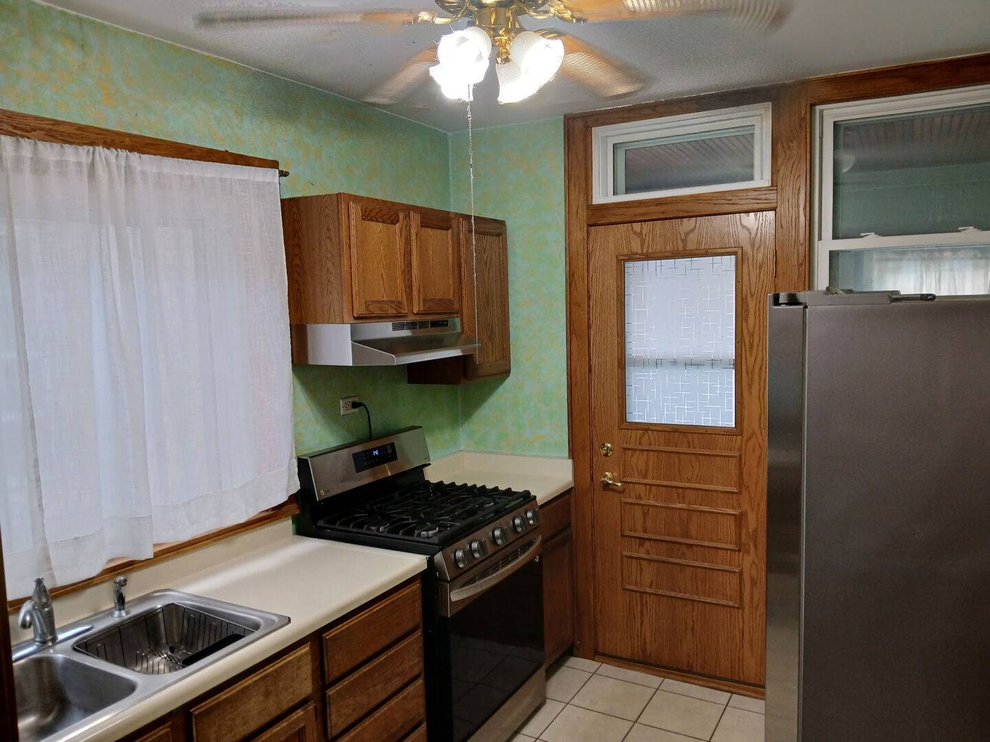 Chicago, IL 60632,4936 S karlov Avenue