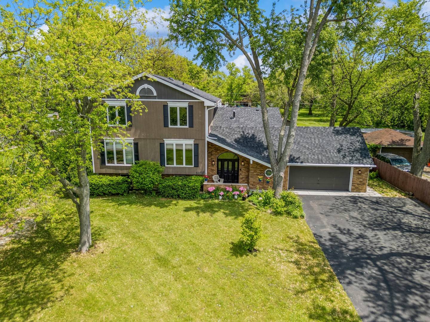 Downers Grove, IL 60516,5873 Walnut Avenue