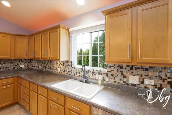 Round Lake, IL 60073,24725 W Hawthorne Drive