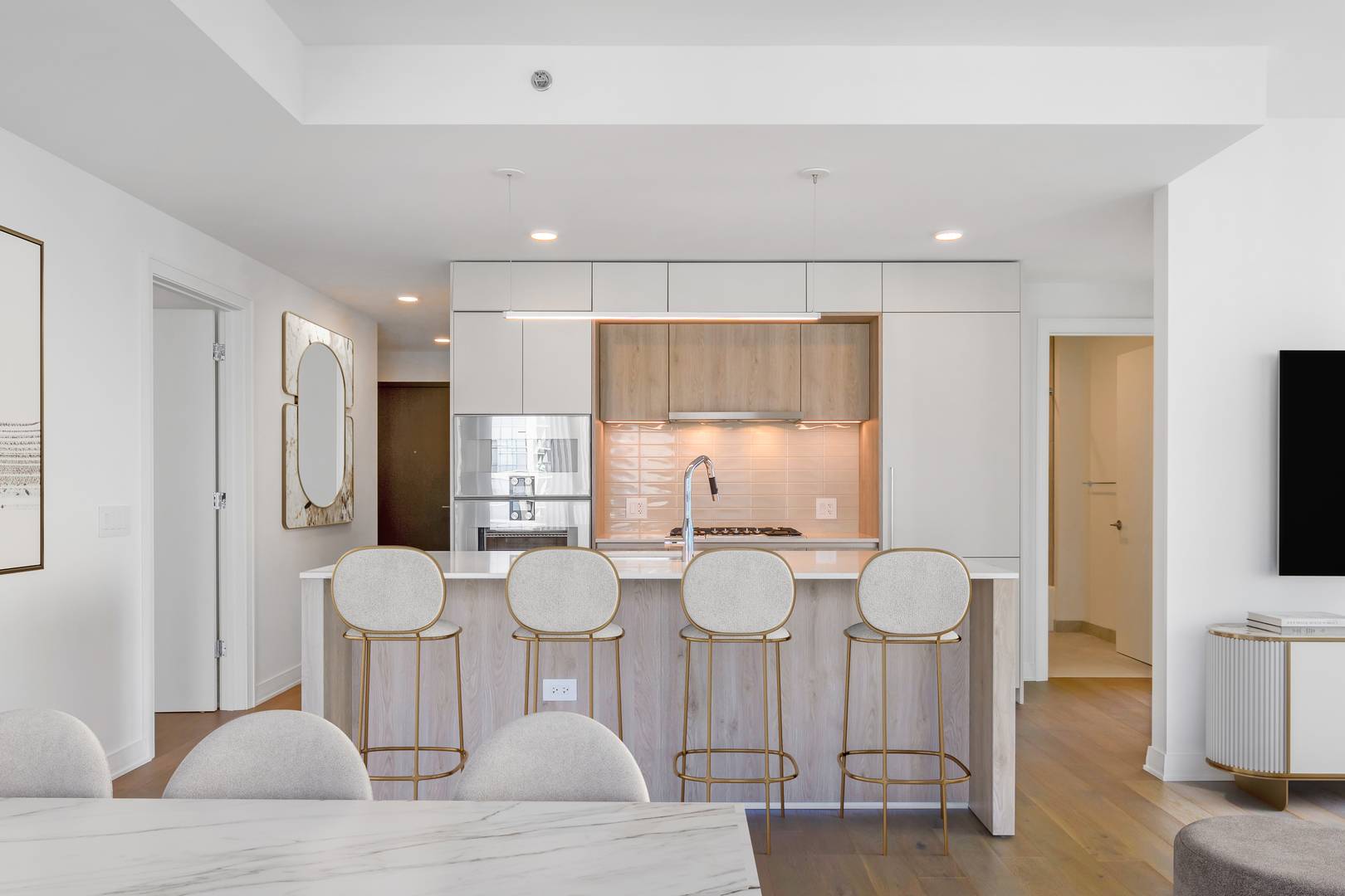 Chicago, IL 60601,211 N Harbor Drive #1601