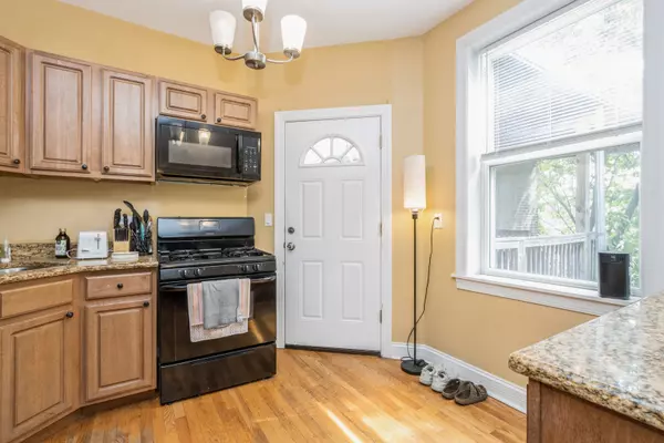 Chicago, IL 60626,6721 N Lakewood Avenue #3