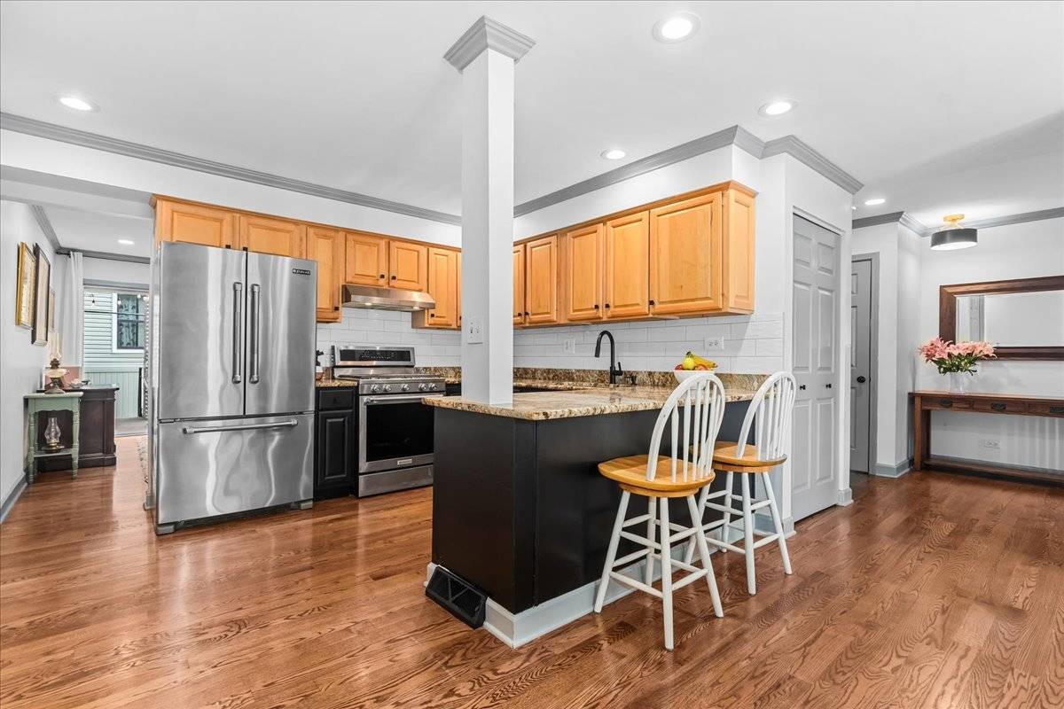 Glenview, IL 60025,921 Harlem Avenue #16
