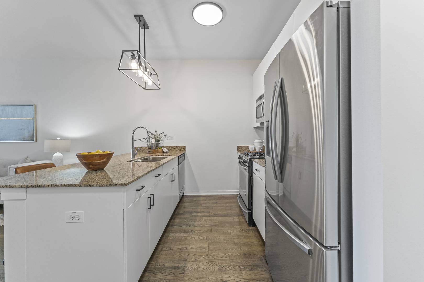 Chicago, IL 60610,437 W Division Street #515