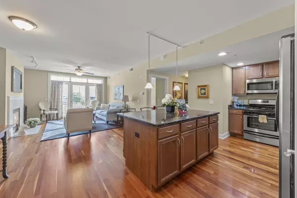 Lombard, IL 60148,310 S Main Street #216