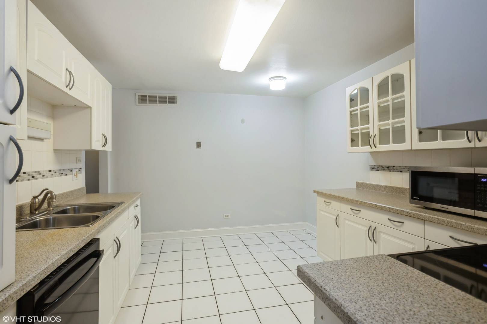 Des Plaines, IL 60016,930 Beau Drive #112