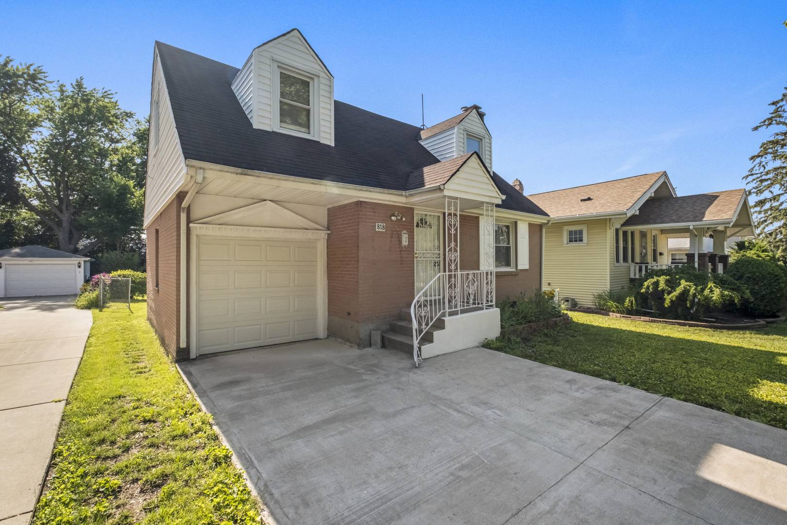 818 Margret Street, Des Plaines, IL 60016
