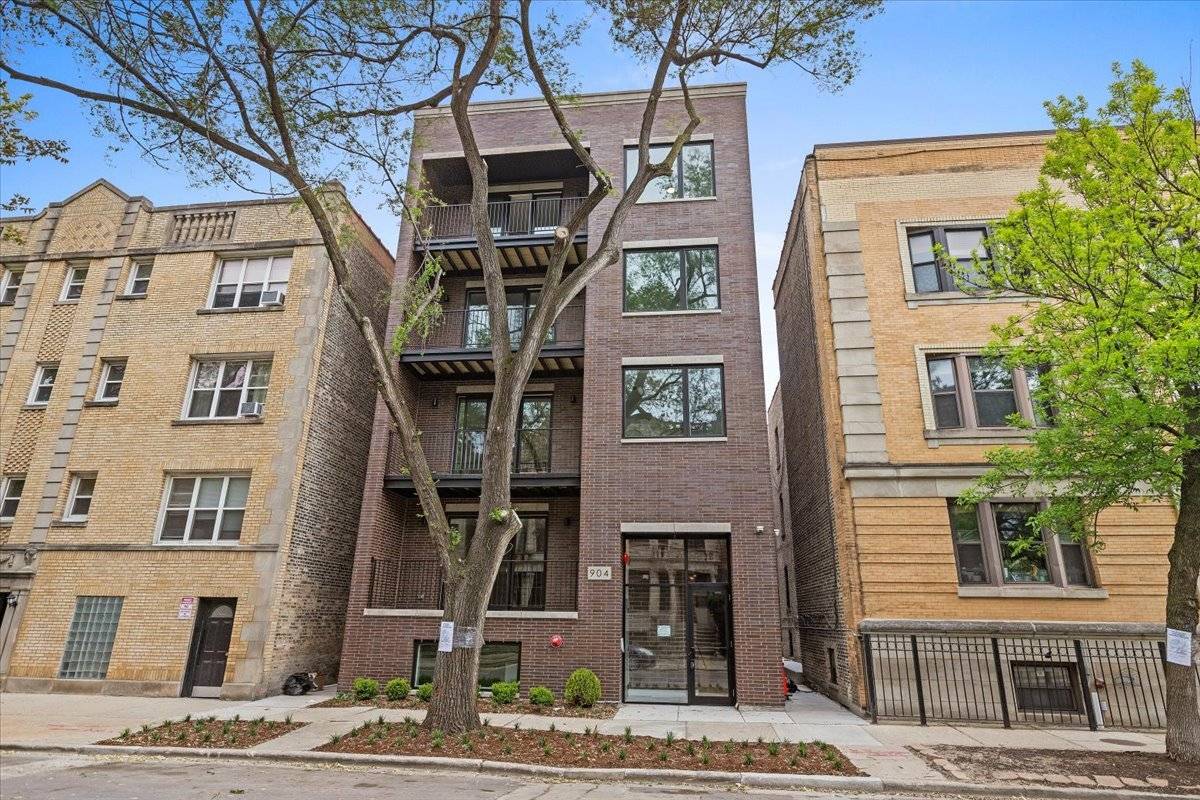 904 W Dakin Street #103, Chicago, IL 60613