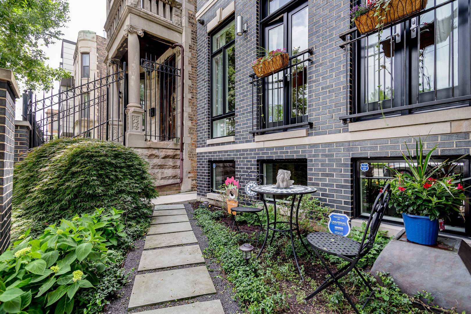 Chicago, IL 60622,2847 W Division Street