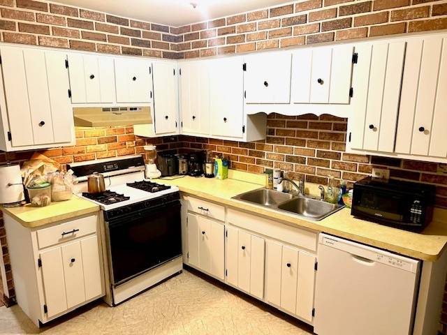 Burnham, IL 60633,14238 S Manistee Avenue