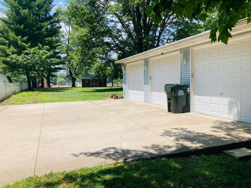 Mahomet, IL 61853,203 S Division Street