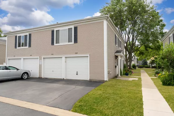 Prospect Heights, IL 60070,1558 Quaker Lane #174D