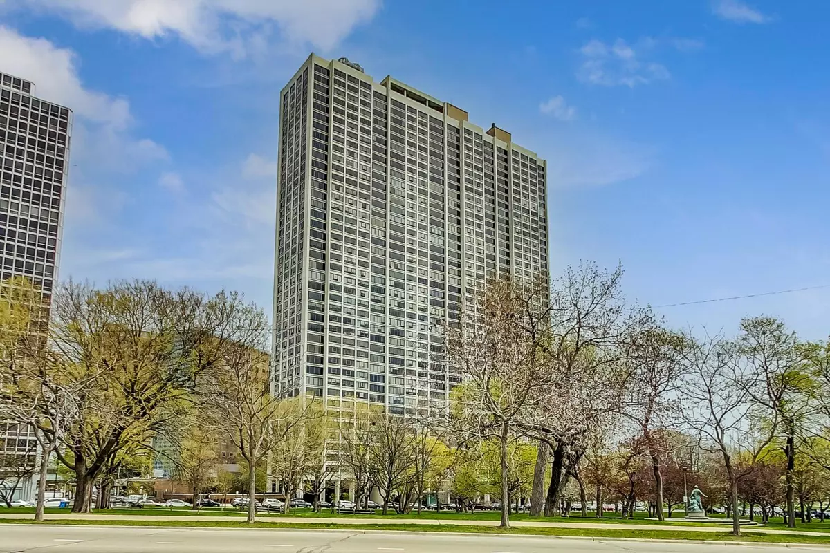 Chicago, IL 60657,2800 N Lake Shore Drive #4216