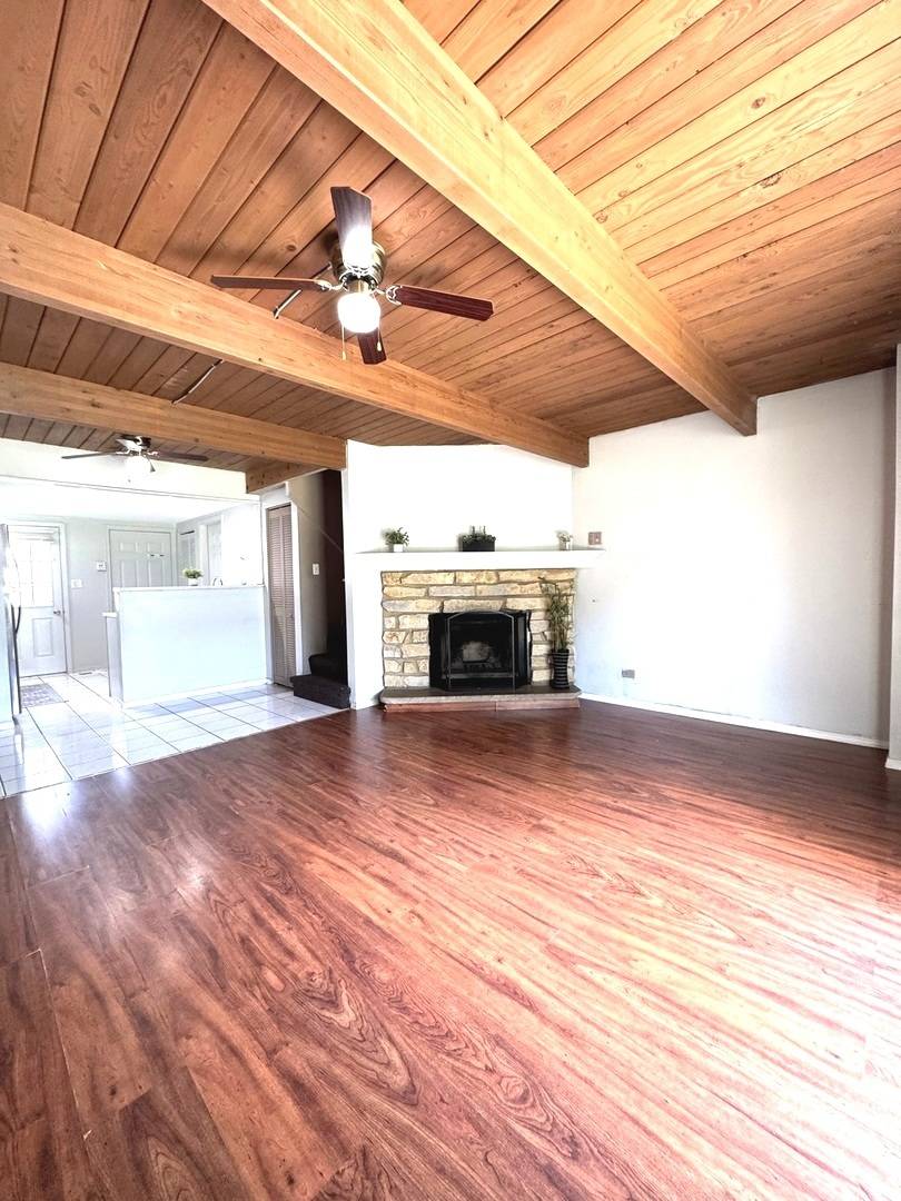 Round Lake Beach, IL 60073,347 Meadow Green Lane