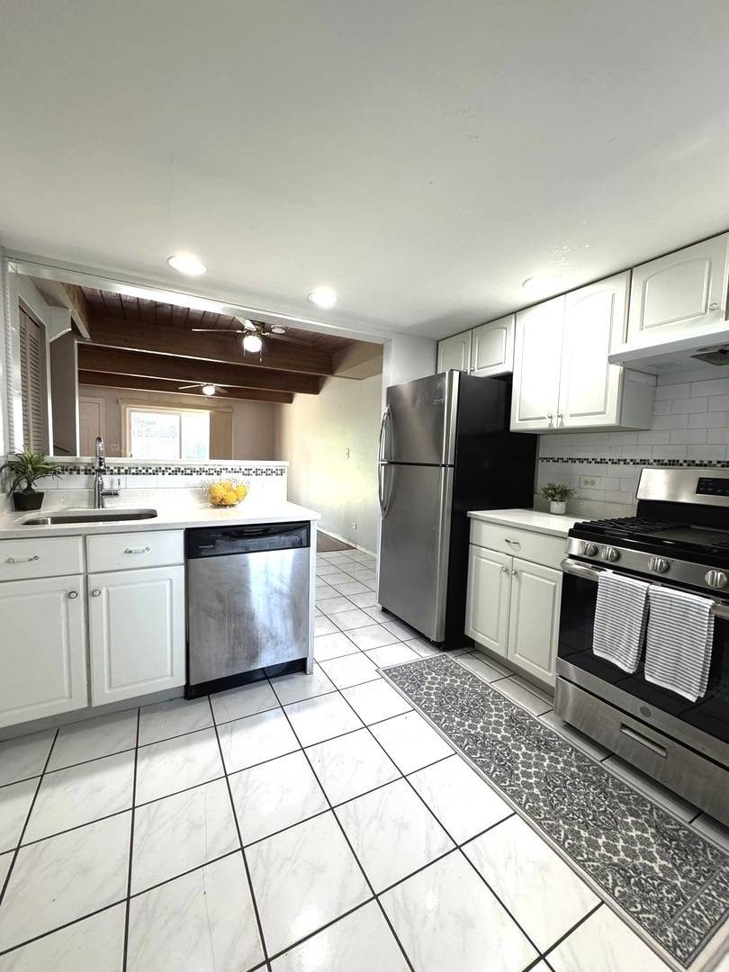 Round Lake Beach, IL 60073,347 Meadow Green Lane