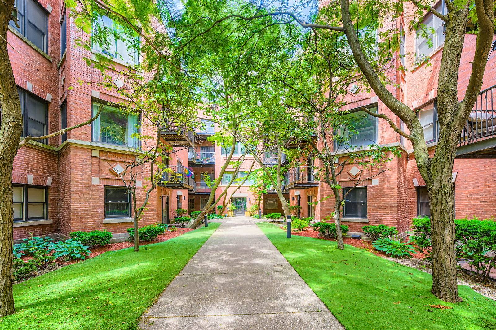 Chicago, IL 60637,5940 S King Drive #1E