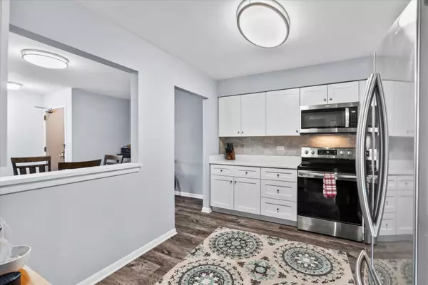 Darien, IL 60561,7502 Farmingdale Drive #408