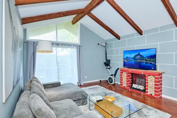 Chicago, IL 60645,6960 N Bell Avenue #407