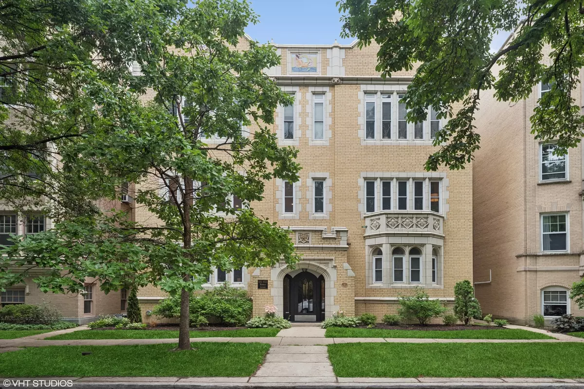 Evanston, IL 60202,653 Hinman Avenue #2N