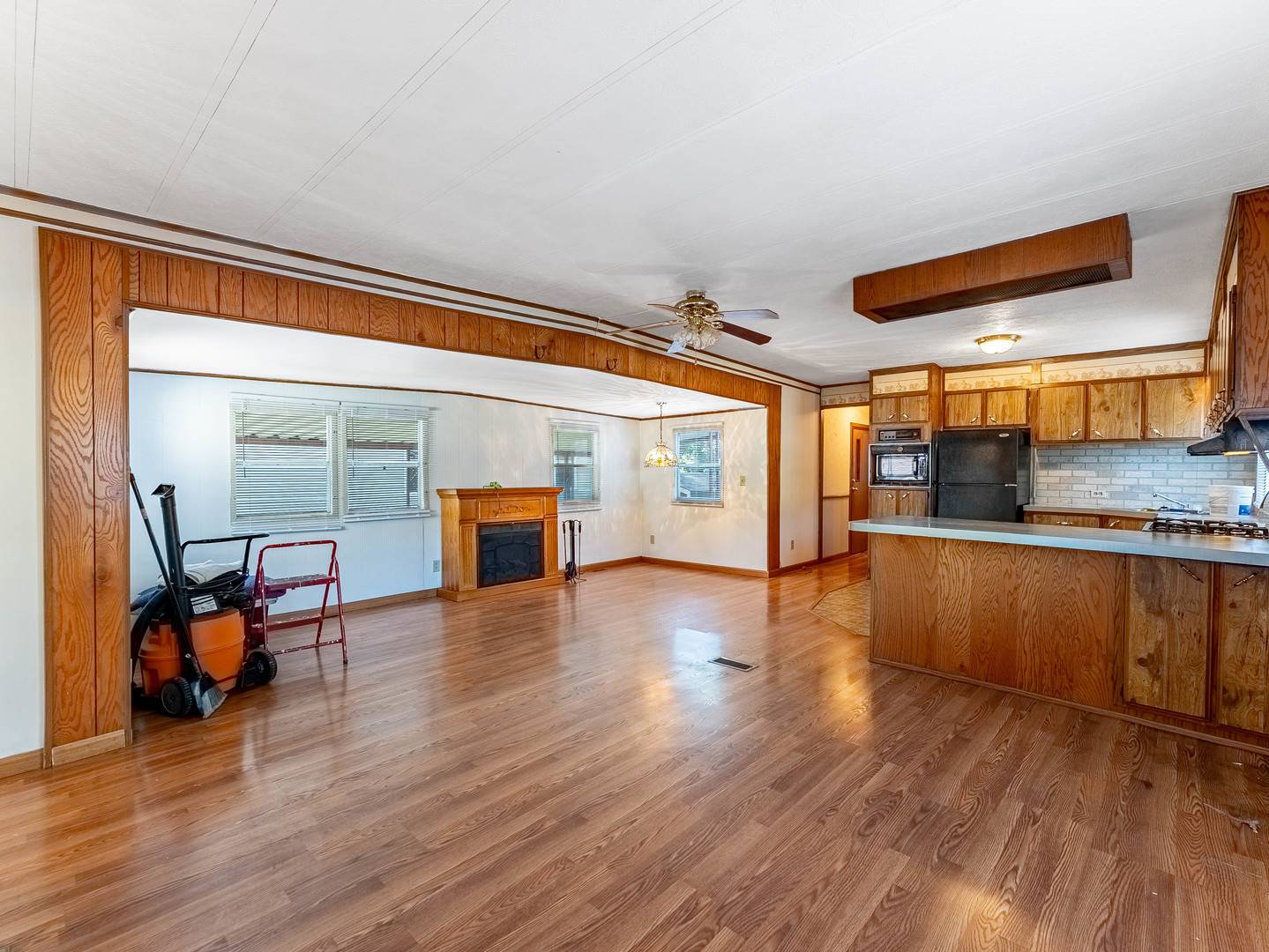 Sycamore, IL 60178,2571 Lilac Lane