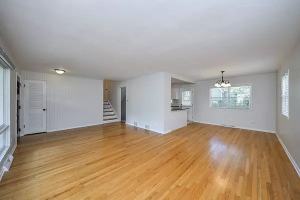 Naperville, IL 60540,670 MELODY Lane