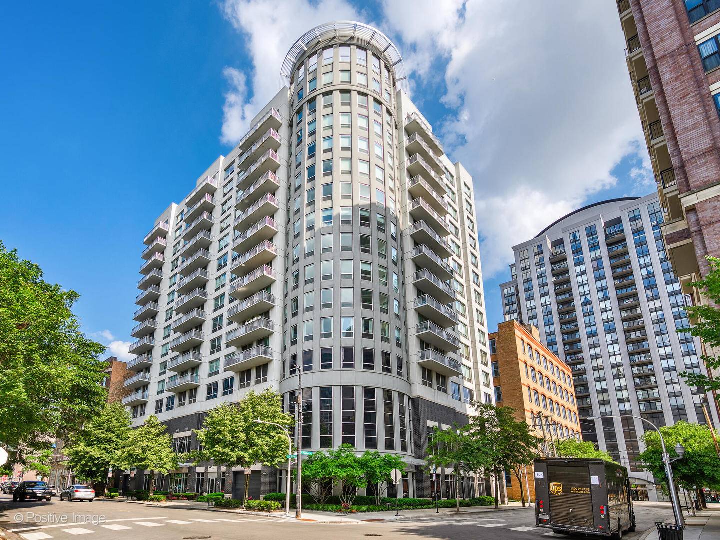 421 W Huron Street #1005, Chicago, IL 60654