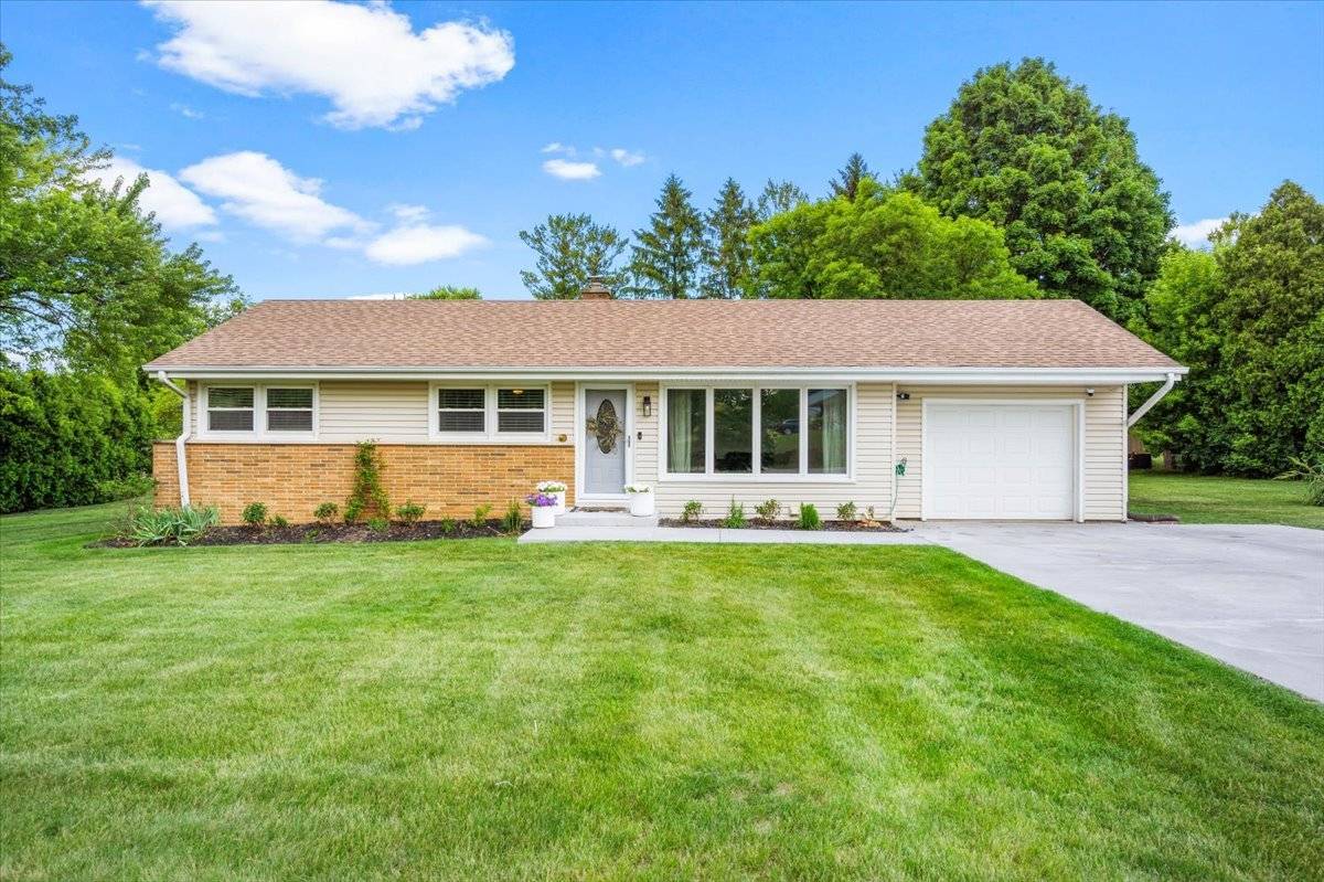 Barrington, IL 60010,23463 N Meadow Lane