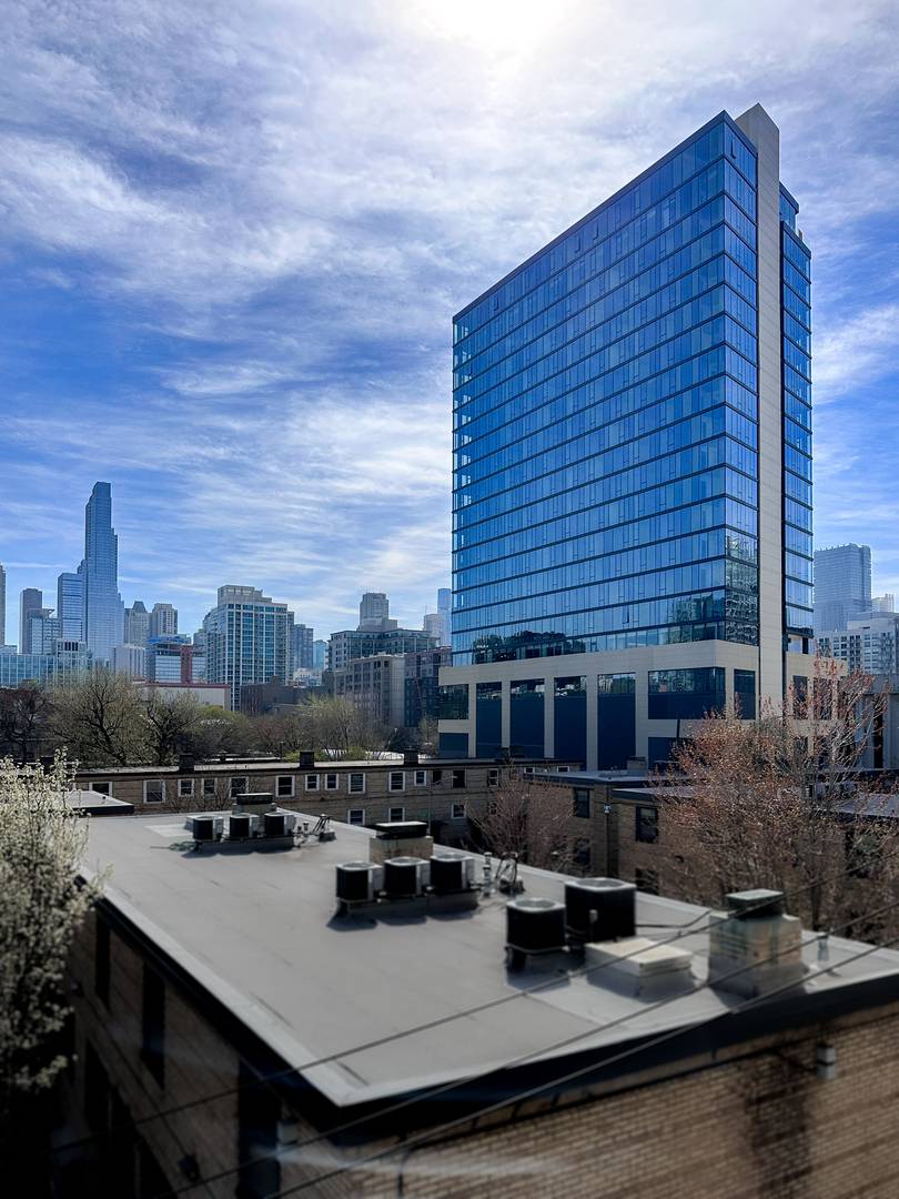 808 N Cleveland Avenue #909, Chicago, IL 60610