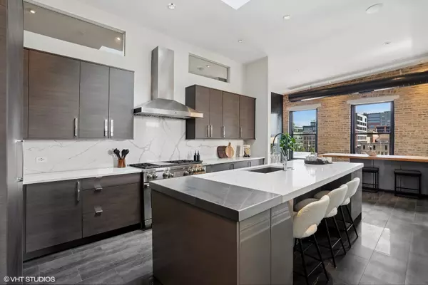 Chicago, IL 60642,401 N Aberdeen Street #4S