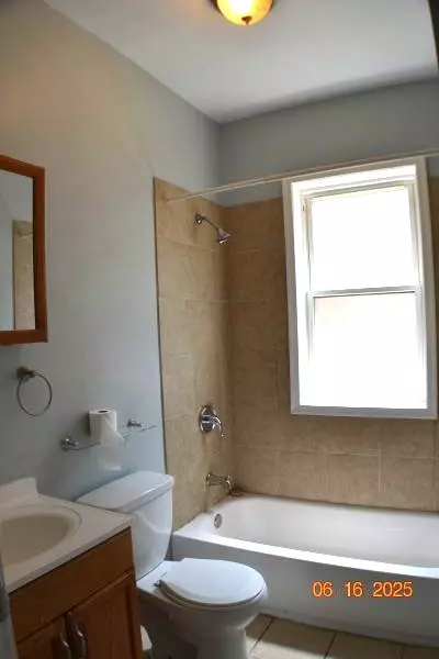 Chicago, IL 60637,7041 S Wabash Avenue #2