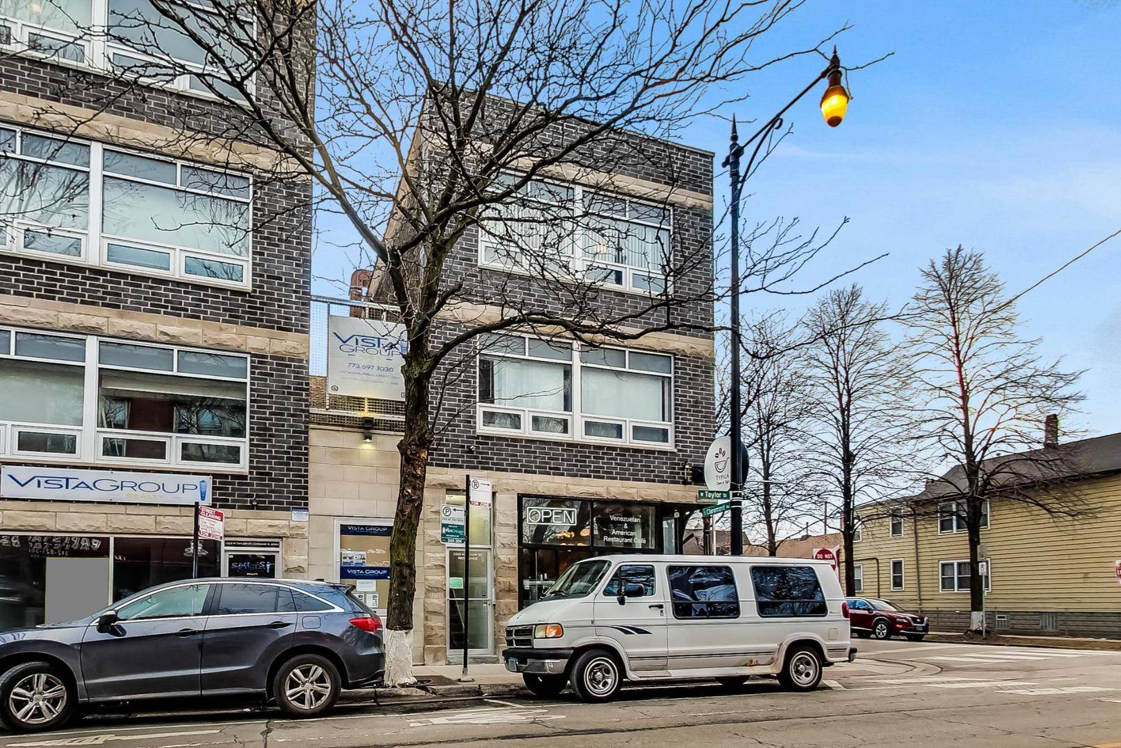 Chicago, IL 60612,2325 W Taylor Street #2