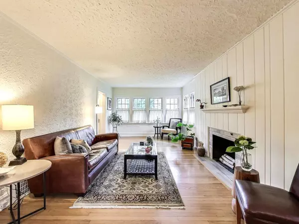 Highland Park, IL 60035,642 Gray Avenue