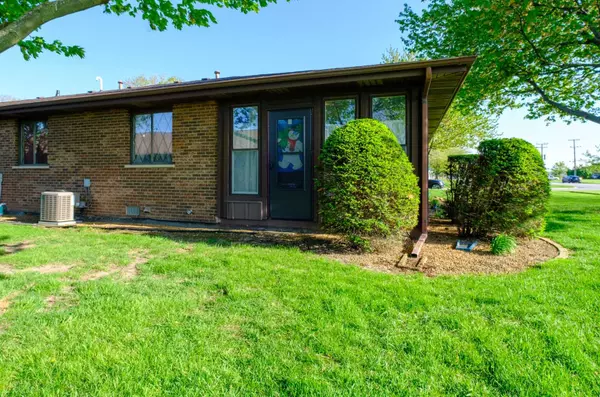 New Lenox, IL 60451,921 Shagbark Road #921