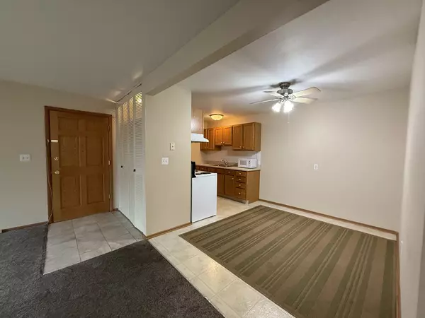Freeport, IL 61032,124 N Whistler A-7 Avenue #7