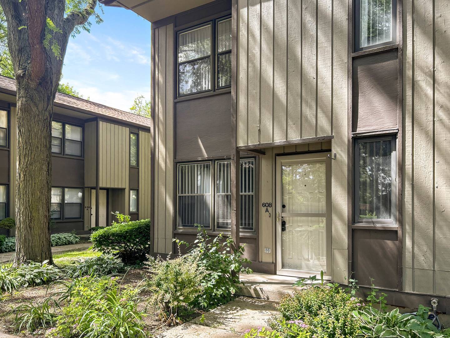 608 N Hough Street #3, Barrington, IL 60010