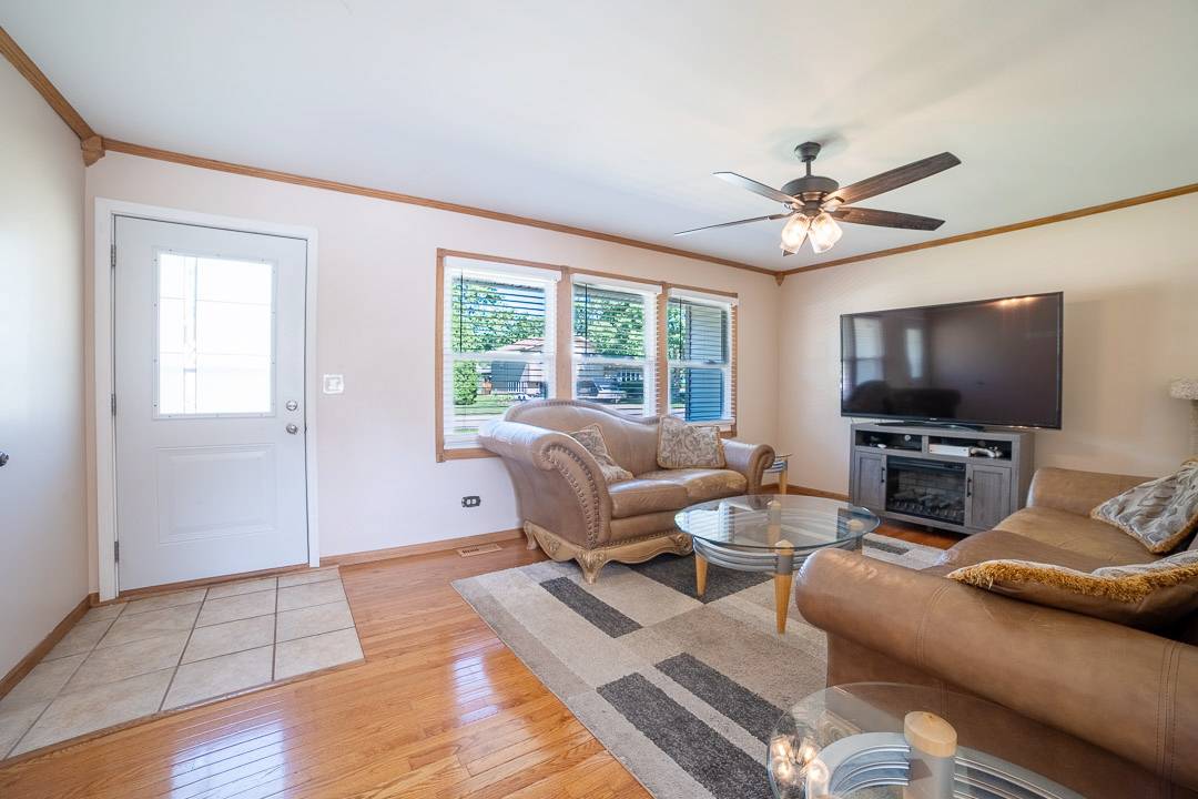 Mchenry, IL 60050,712 Mchenry Avenue