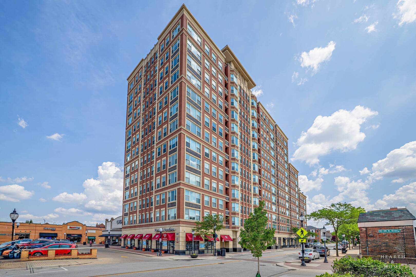 Arlington Heights, IL 60005,77 S Evergreen Avenue #1103