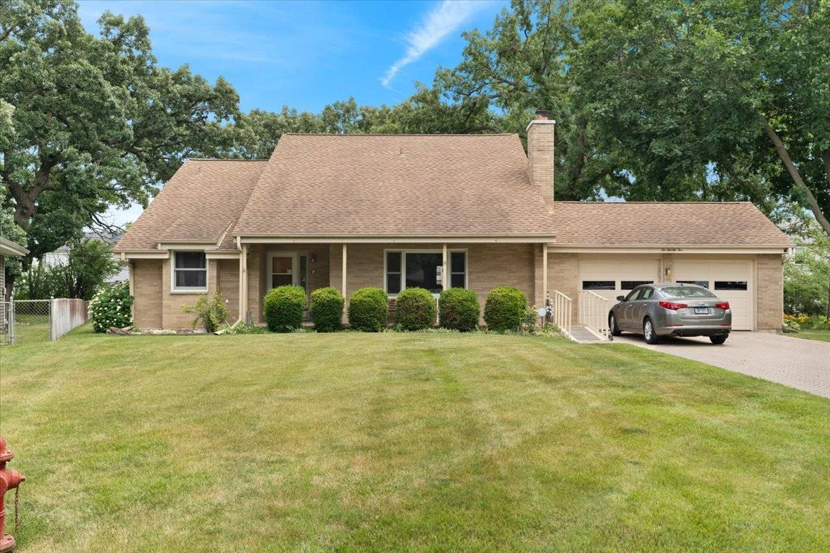 Lindenhurst, IL 60046,225 Ironwood Drive